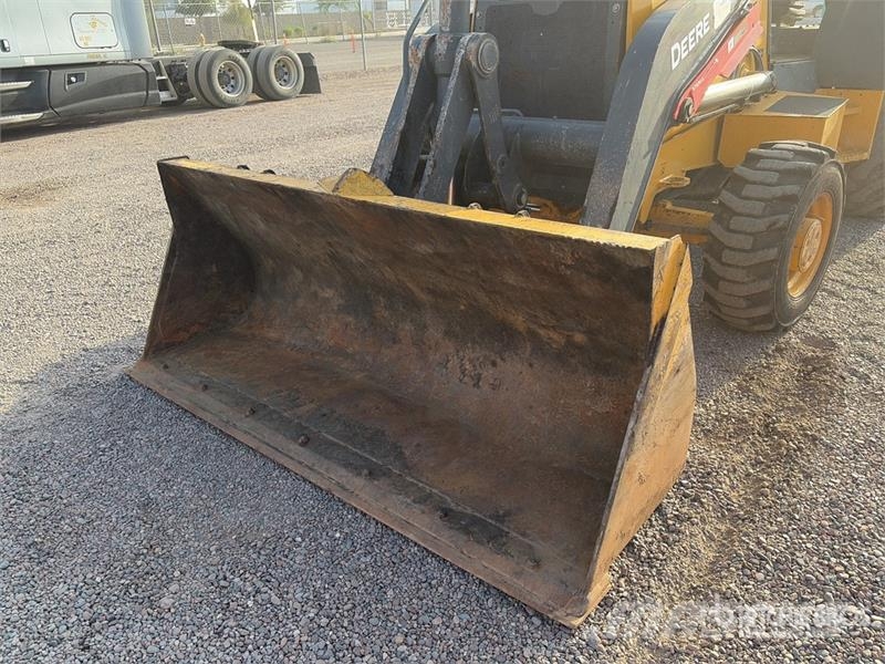 John Deere 210L EP 4x4 Landscape Loader Фронтальні навантажувачі