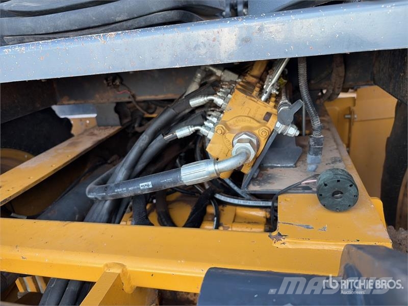 John Deere 210L EP 4x4 Landscape Loader Kolesni nakladalci