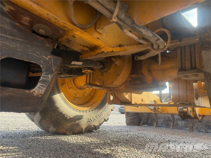 John Deere 210L EP 4x4 Landscape Loader Фронтальні навантажувачі