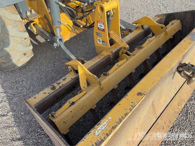 John Deere 210L EP 4x4 Landscape Loader Фронтальні навантажувачі