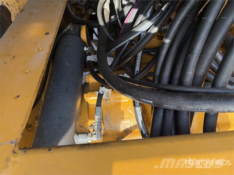 John Deere 210L EP 4x4 Landscape Loader Фронтальні навантажувачі