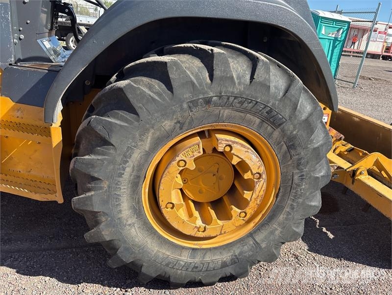 John Deere 210L EP 4x4 Landscape Loader Gumikerekes homlokrakodók