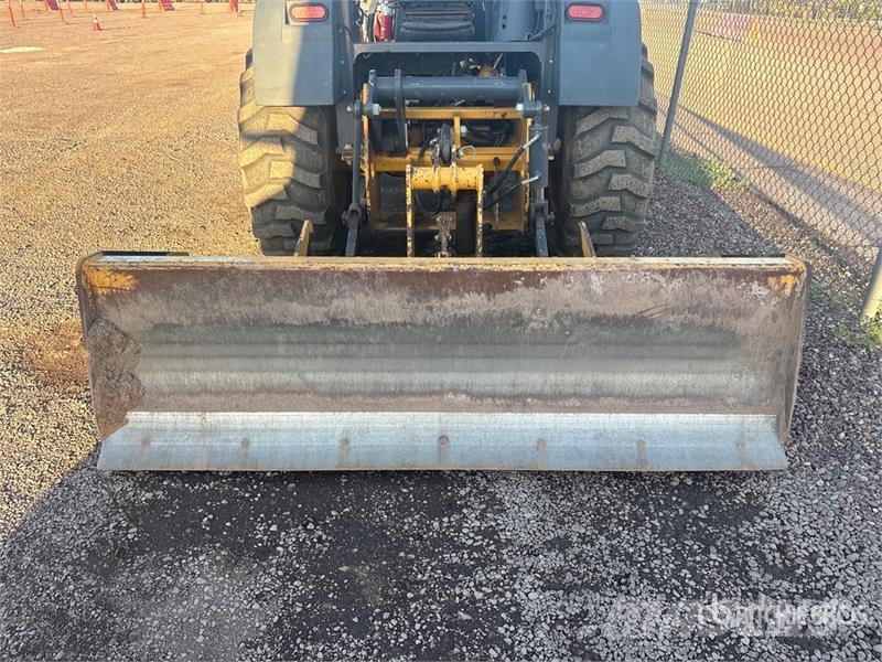 John Deere 210L EP 4x4 Landscape Loader 轮式装载机