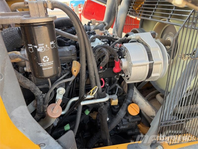 John Deere 210L EP 4x4 Landscape Loader Фронтальні навантажувачі