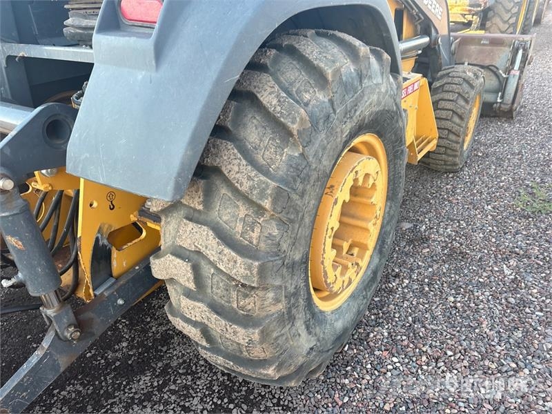 John Deere 210L EP 4x4 Landscape Loader 轮式装载机