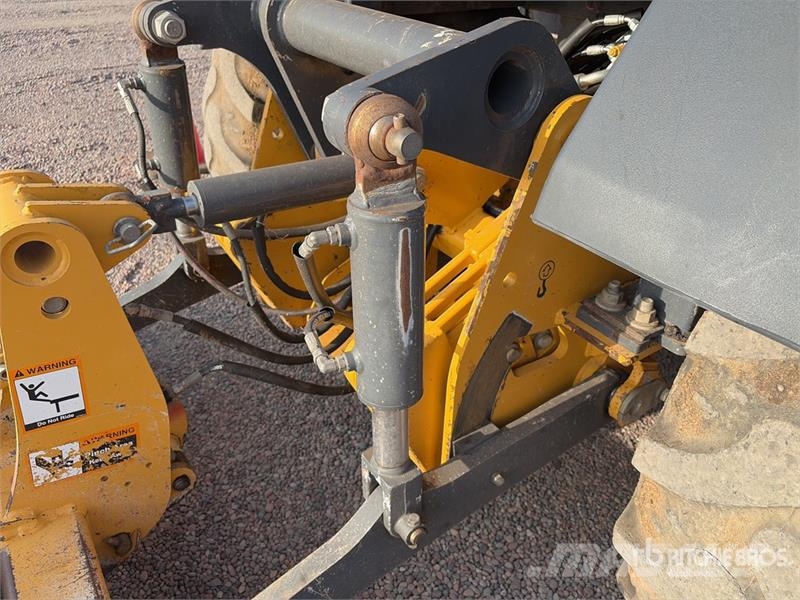 John Deere 210L EP 4x4 Landscape Loader Фронтальні навантажувачі