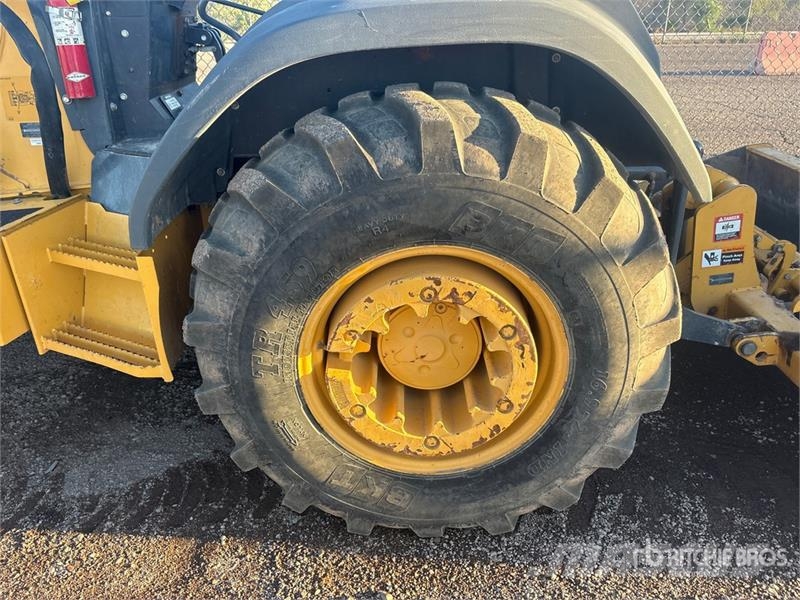 John Deere 210L EP 4x4 Landscape Loader 轮式装载机