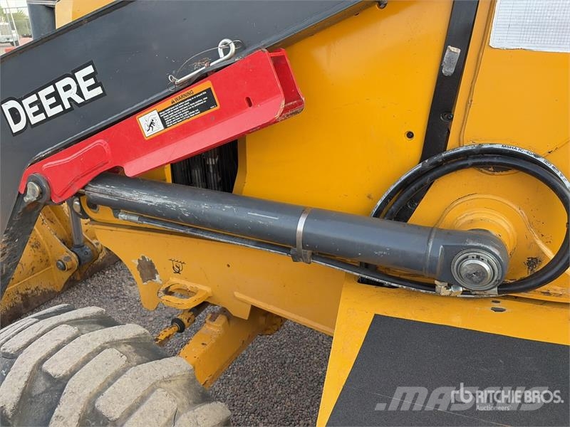 John Deere 210L EP 4x4 Landscape Loader Kolesni nakladalci
