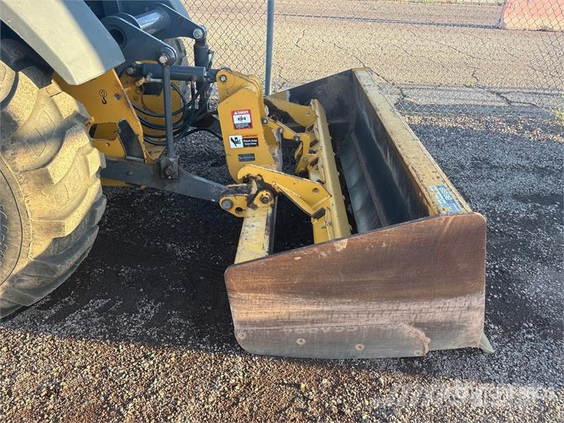 John Deere 210L EP 4x4 Landscape Loader 轮式装载机