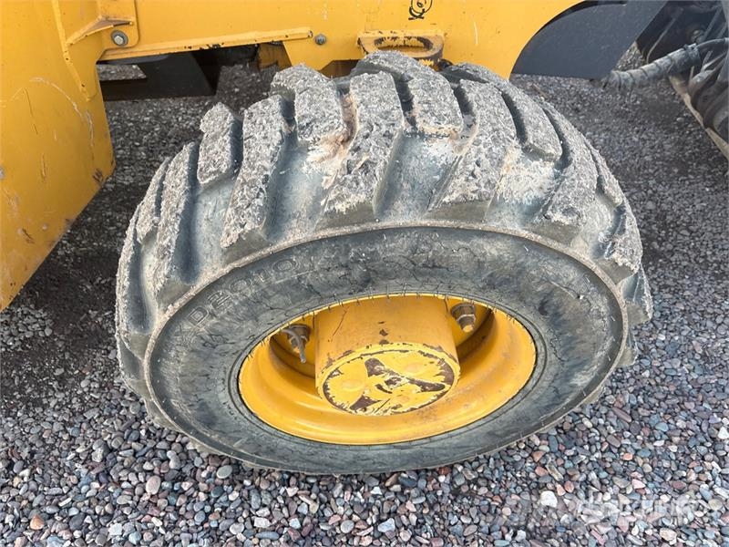 John Deere 210L EP 4x4 Landscape Loader 轮式装载机