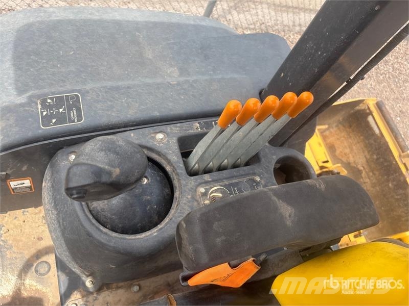 John Deere 210L EP 4x4 Landscape Loader Kolesni nakladalci