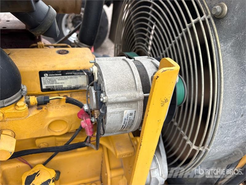 John Deere 210LE Фронтальні навантажувачі