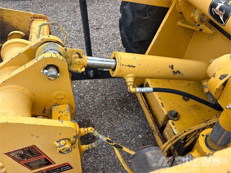John Deere 210LE Фронтальні навантажувачі