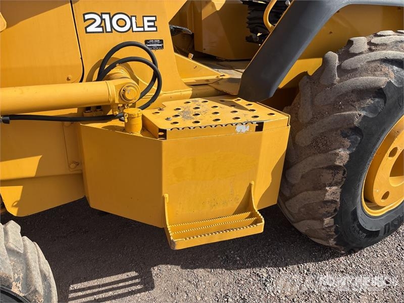 John Deere 210LE Wielladers