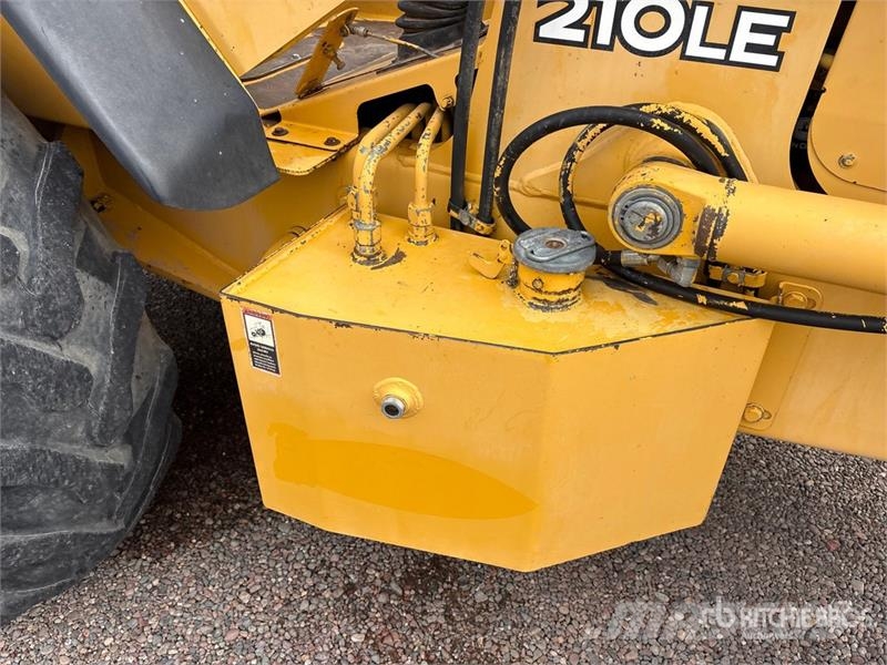 John Deere 210LE Фронтальні навантажувачі
