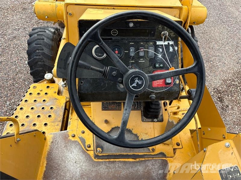 John Deere 210LE Фронтальні навантажувачі