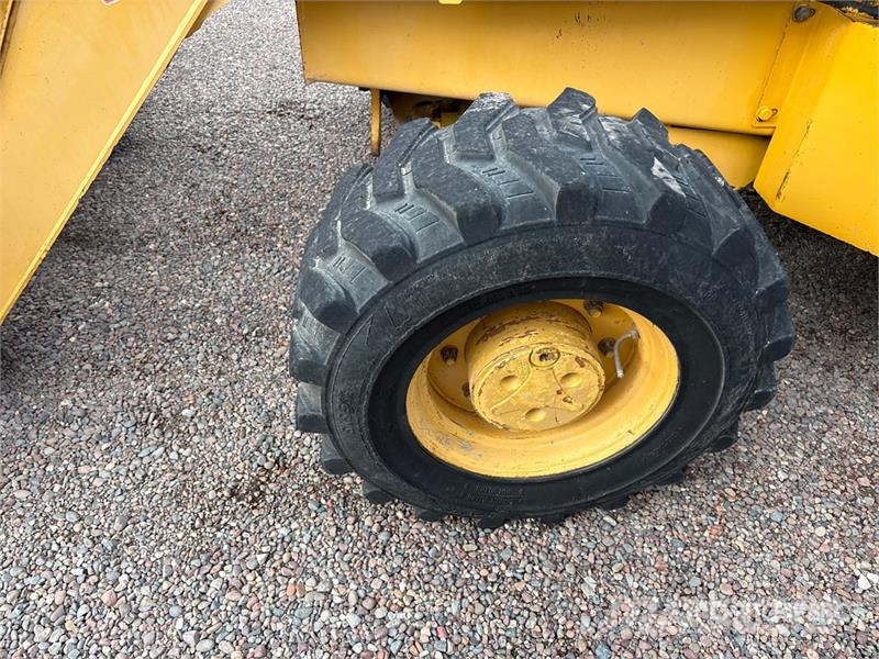 John Deere 210LE Фронтальні навантажувачі