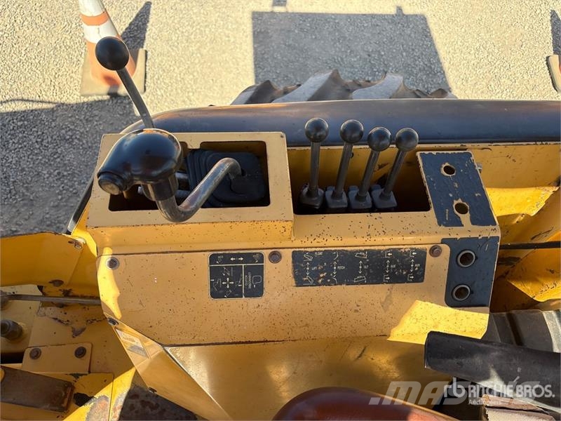 John Deere 210LE  휠로우더