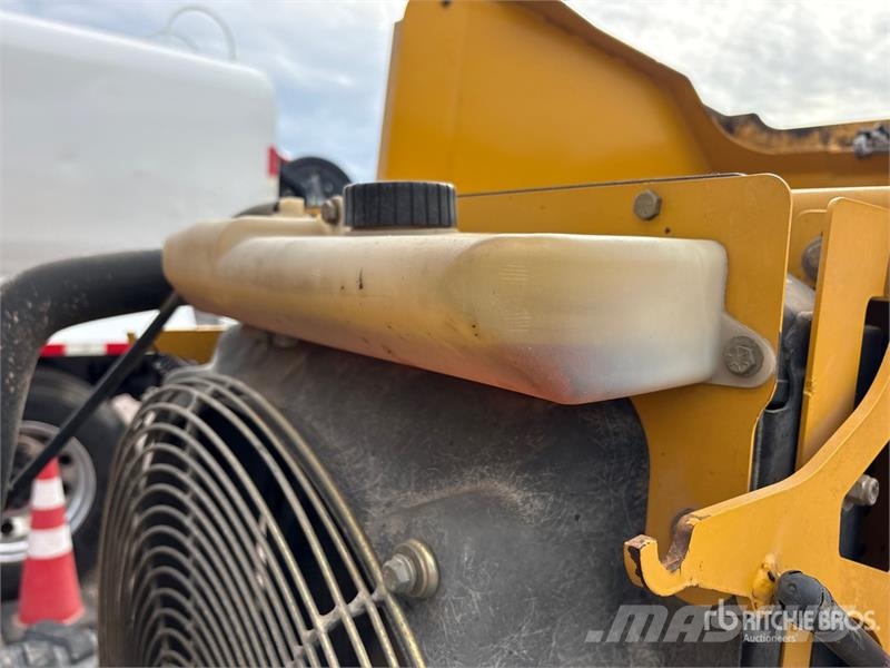 John Deere 210LE Фронтальні навантажувачі