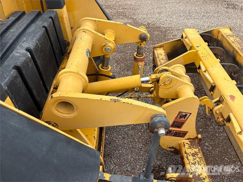 John Deere 210LE Фронтальні навантажувачі