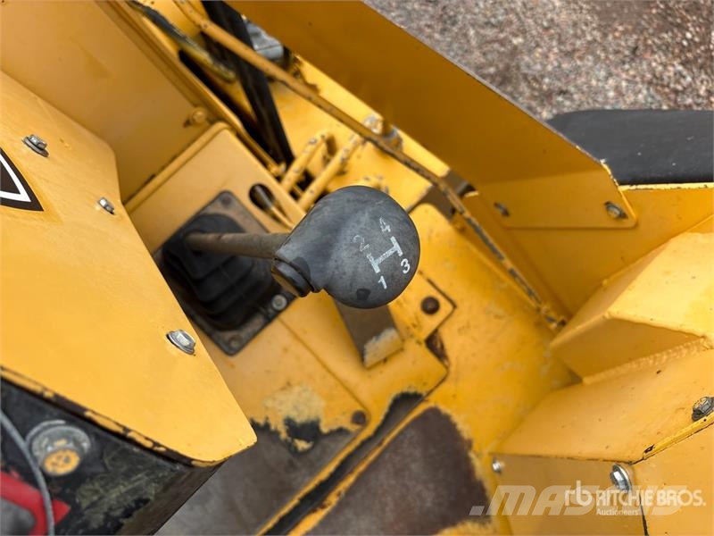 John Deere 210LE Фронтальні навантажувачі