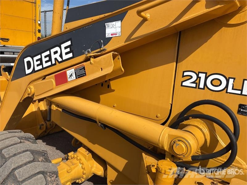 John Deere 210LE Wielladers