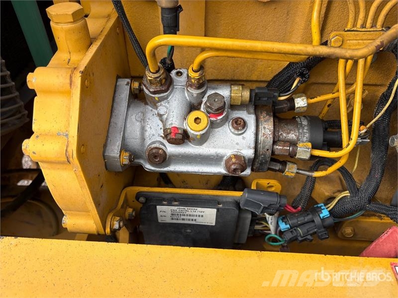John Deere 210LE Фронтальні навантажувачі