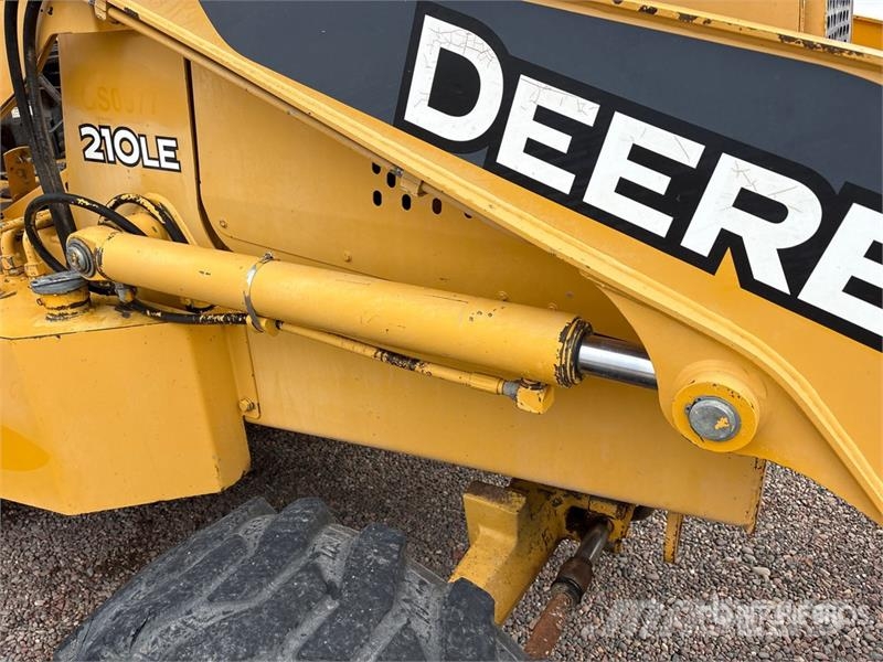 John Deere 210LE Фронтальні навантажувачі