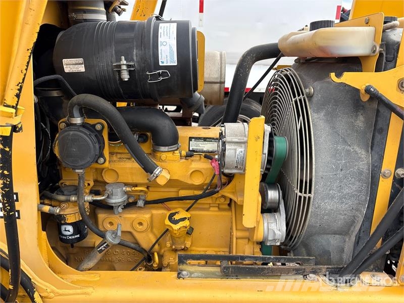 John Deere 210LE Фронтальні навантажувачі