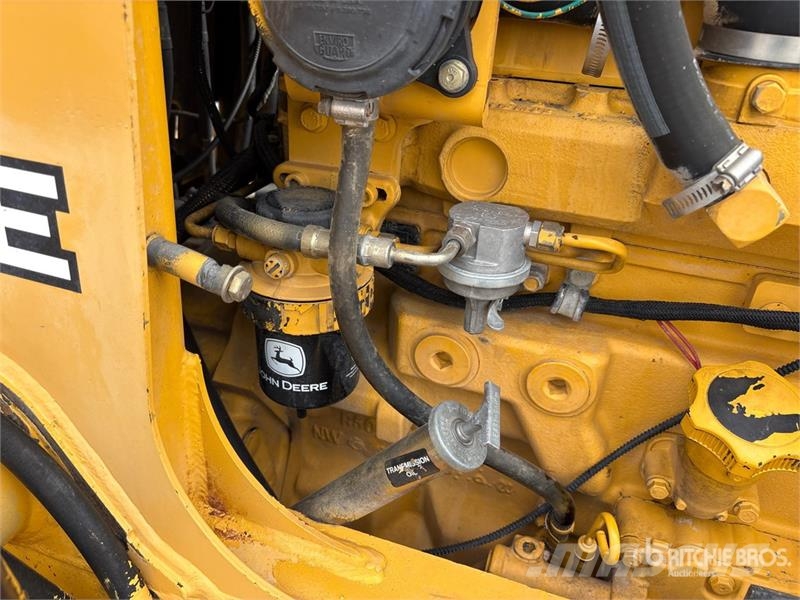 John Deere 210LE Фронтальні навантажувачі
