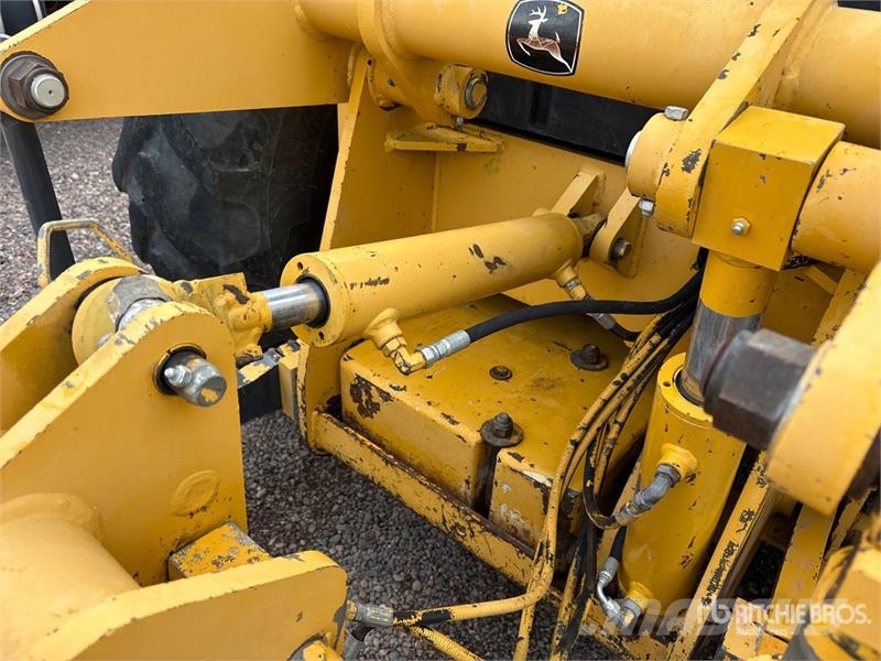 John Deere 210LE Фронтальні навантажувачі