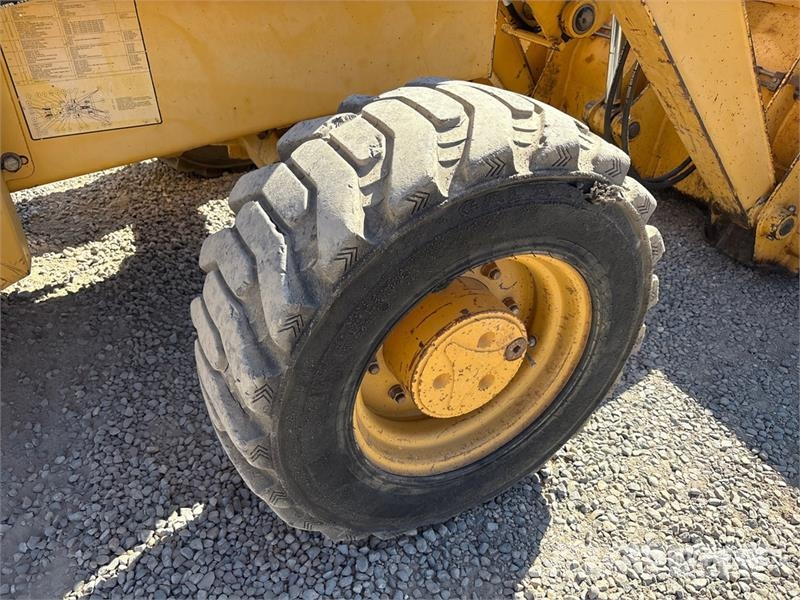 John Deere 210LE  휠로우더