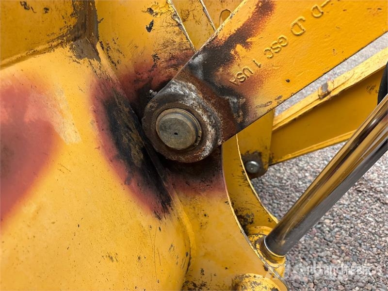 John Deere 210LE Фронтальні навантажувачі