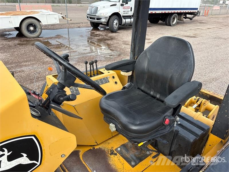 John Deere 210LE Фронтальні навантажувачі