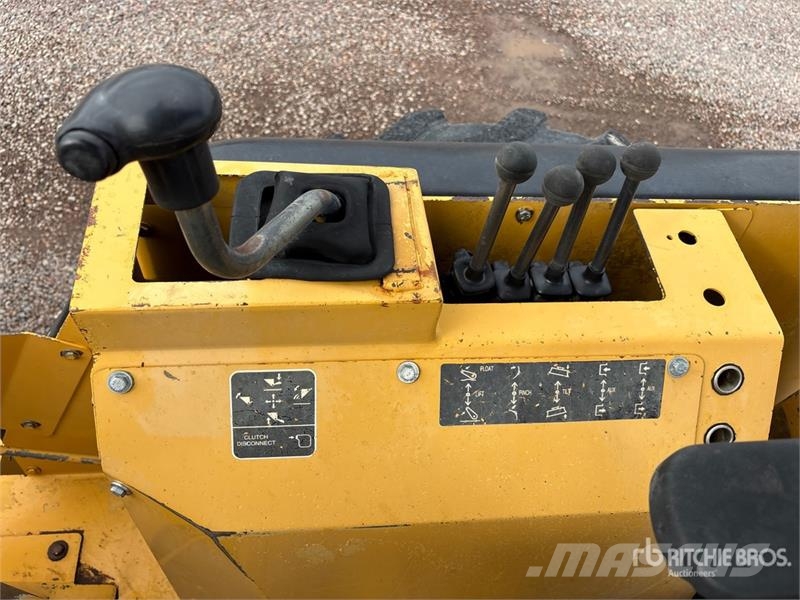 John Deere 210LE Фронтальні навантажувачі
