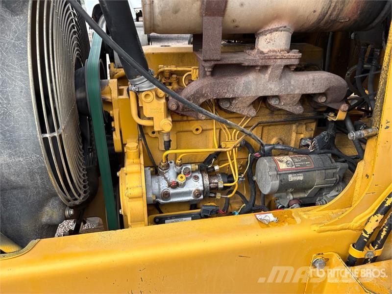 John Deere 210LE Фронтальні навантажувачі