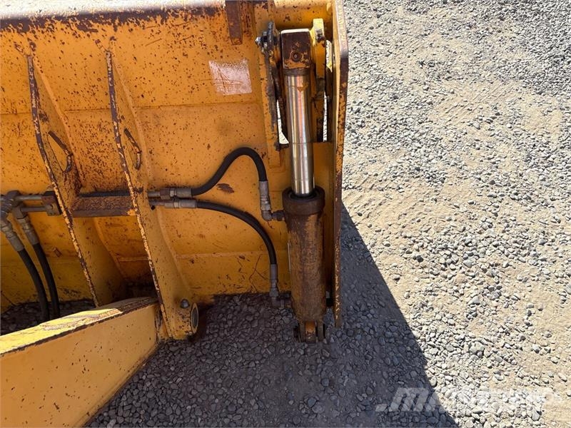 John Deere 210LE  휠로우더