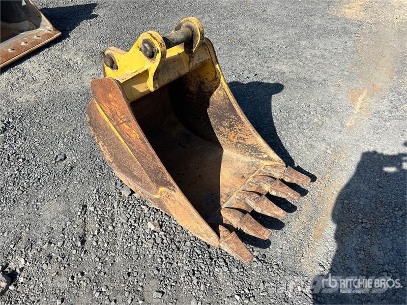 John Deere 24 in Digging Excavator Bucket دلاء
