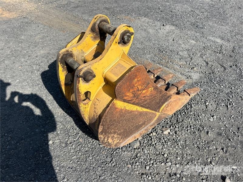 John Deere 24 in Digging Excavator Bucket دلاء