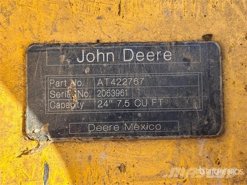 John Deere 24 in Digging Excavator Bucket دلاء