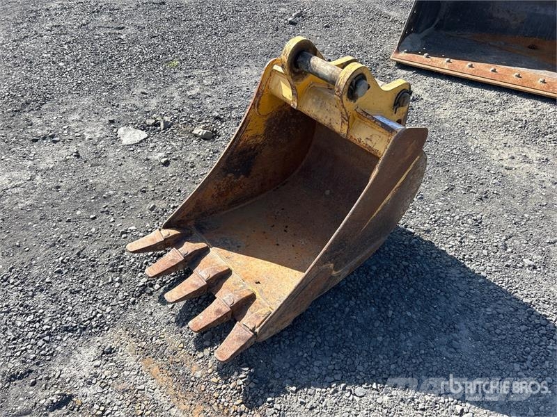 John Deere 24 in Digging Excavator Bucket دلاء