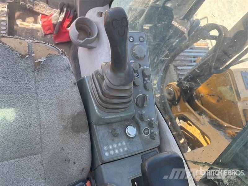 John Deere 250G Tracked Excavator Paletli ekskavatörler