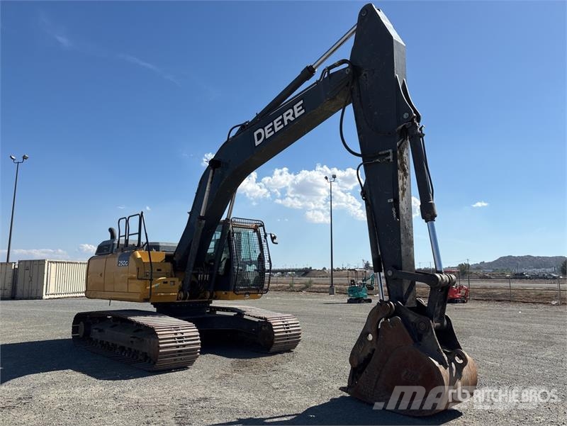 John Deere 250G Tracked Excavator Paletli ekskavatörler