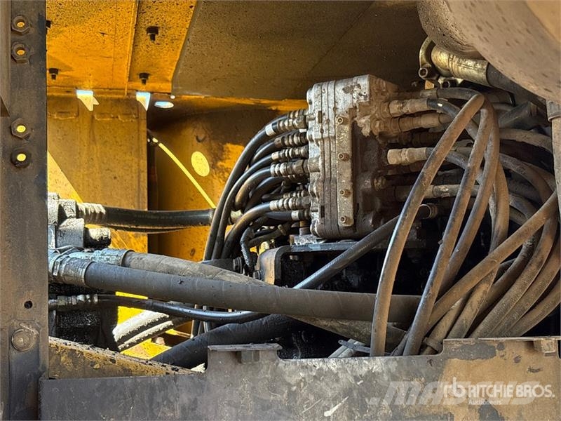 John Deere 270 D Long Reach Tracked Excavator حفارات زحافة
