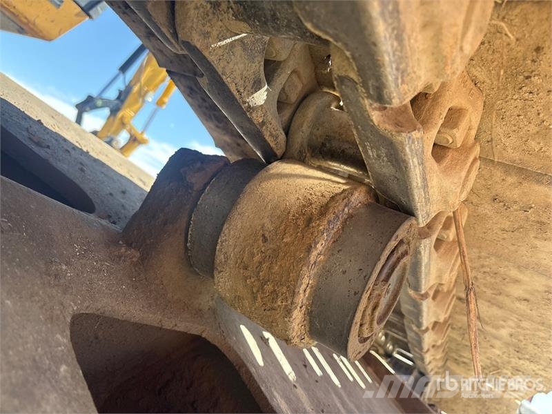 John Deere 270 D Long Reach Tracked Excavator حفارات زحافة