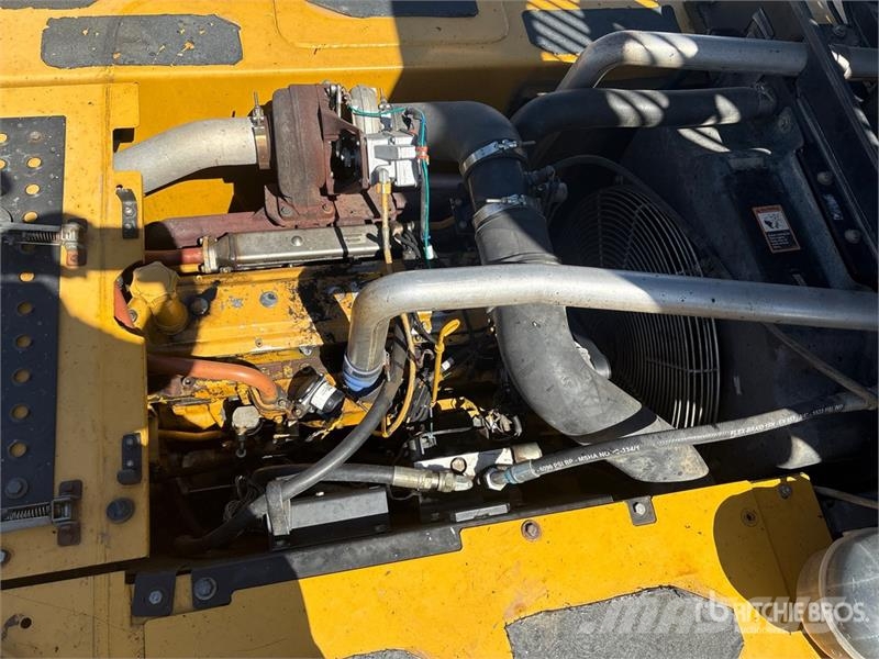 John Deere 270 D Long Reach Tracked Excavator حفارات زحافة