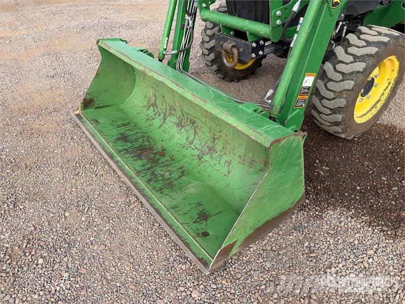 John Deere 3032E 4WD Utility Tractor Tractores compactos