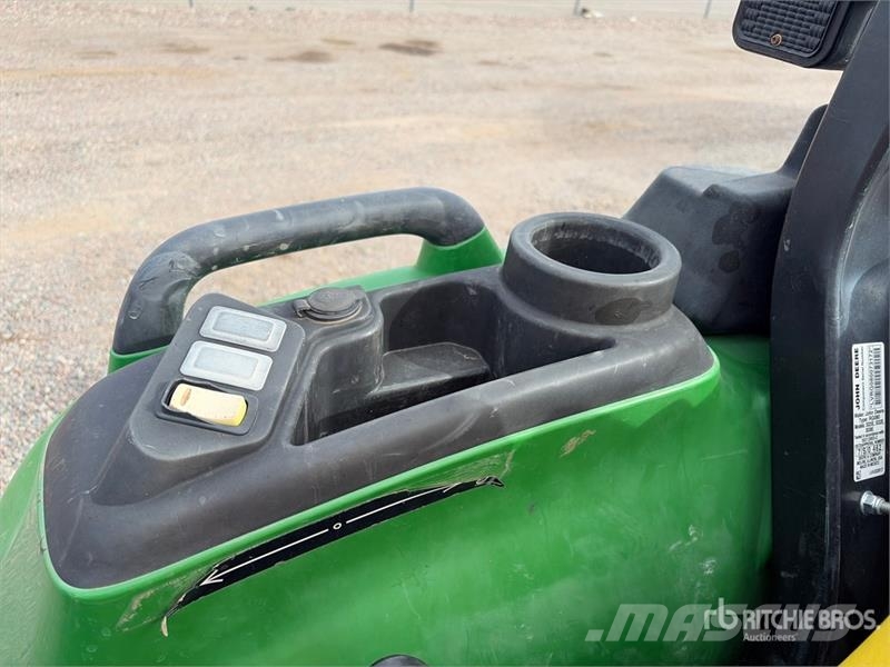 John Deere 3032E 4WD Utility Tractor Tractores compactos