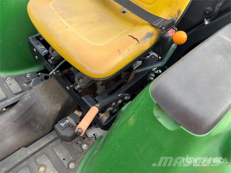 John Deere 3032E 4WD Utility Tractor Tractores compactos