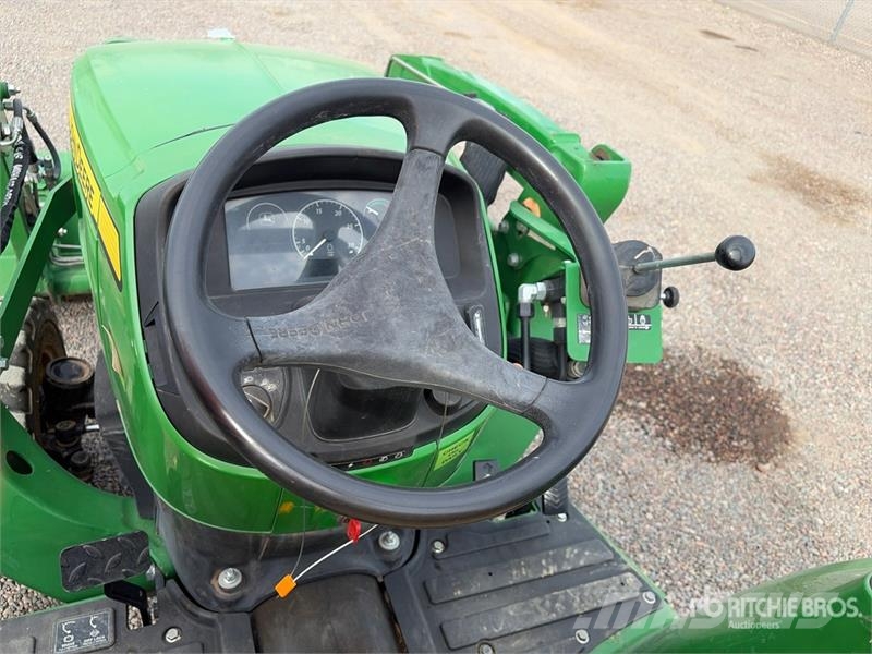 John Deere 3032E 4WD Utility Tractor Tractores compactos
